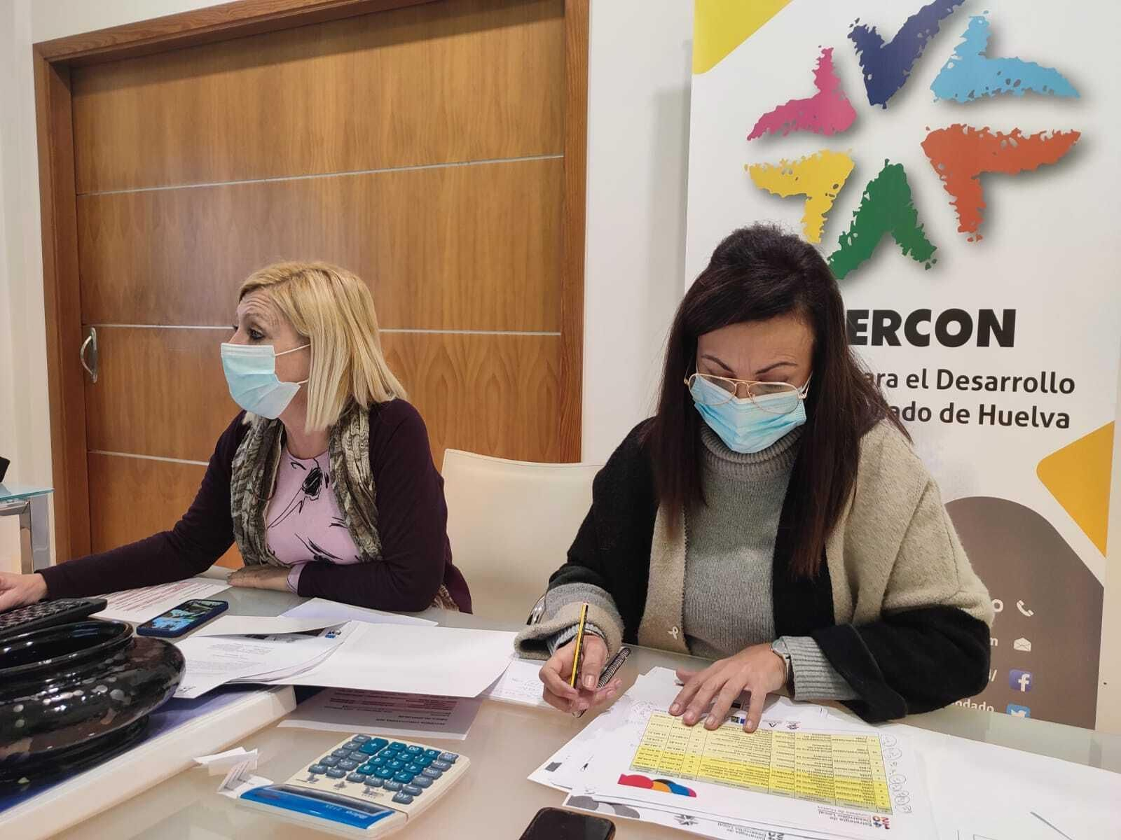 Un momento de la reunión de la junta directiva de Adercon celebrada esta semana.