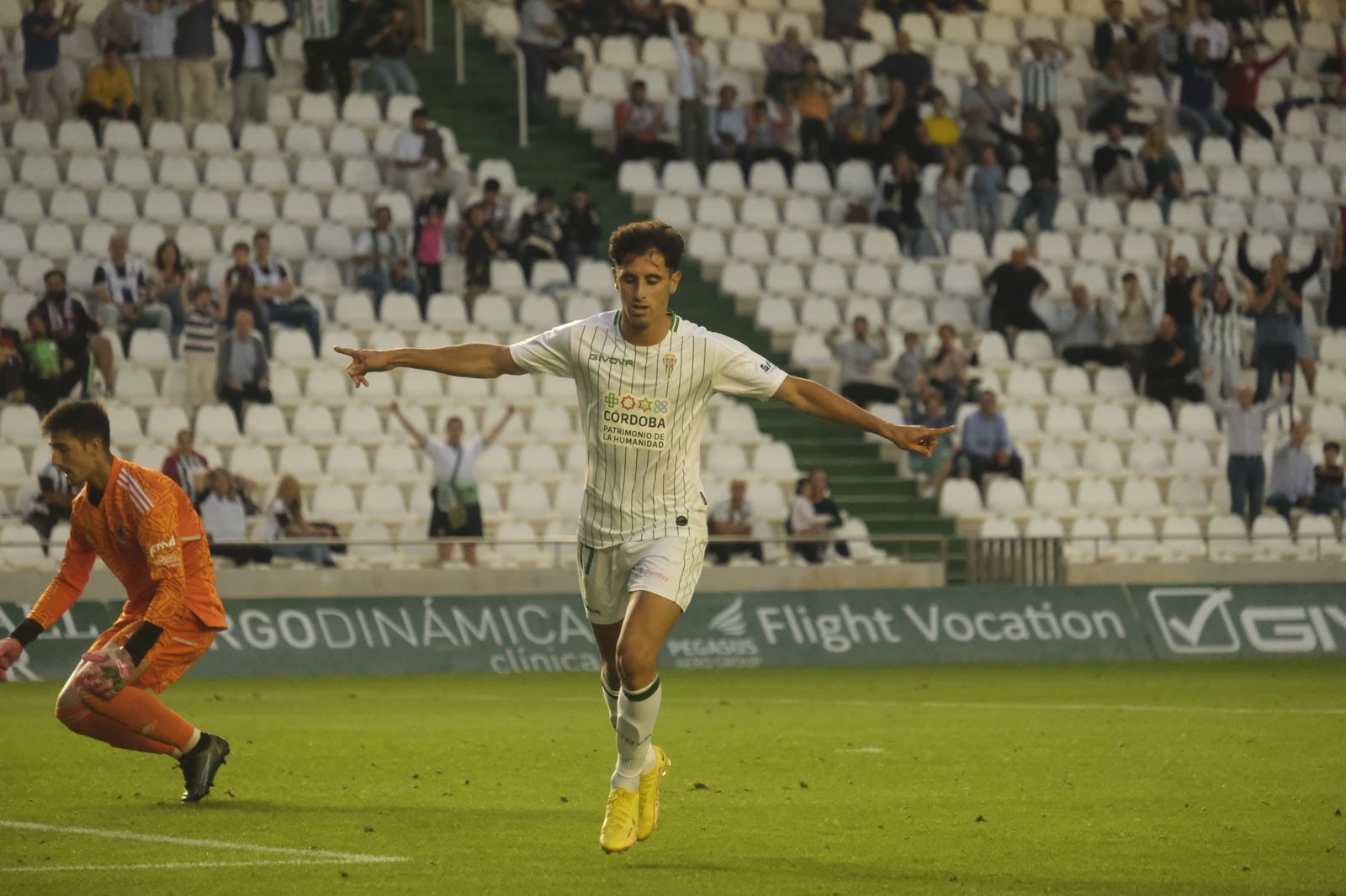 Las mejores fotos del ambiente en El Arcángel en el Córdoba CF - Badajoz