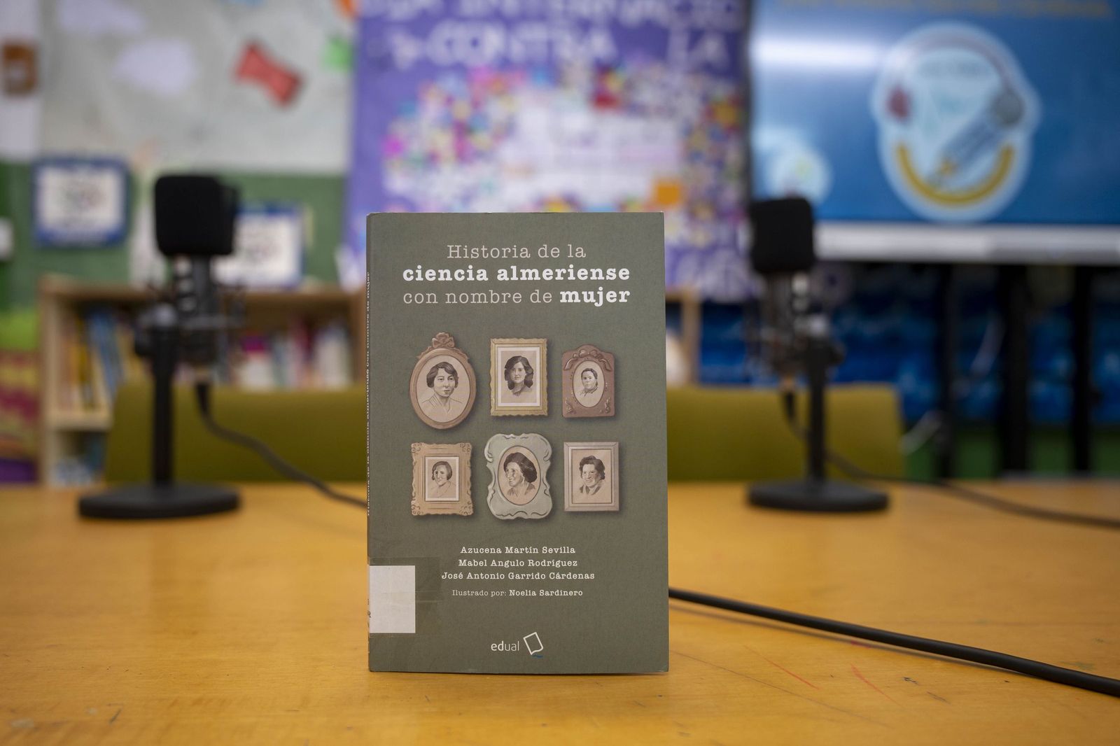 Las imágenes del estreno de la radio escolar 'Onda Alberti' y su primer programa dedicado a la ciencia