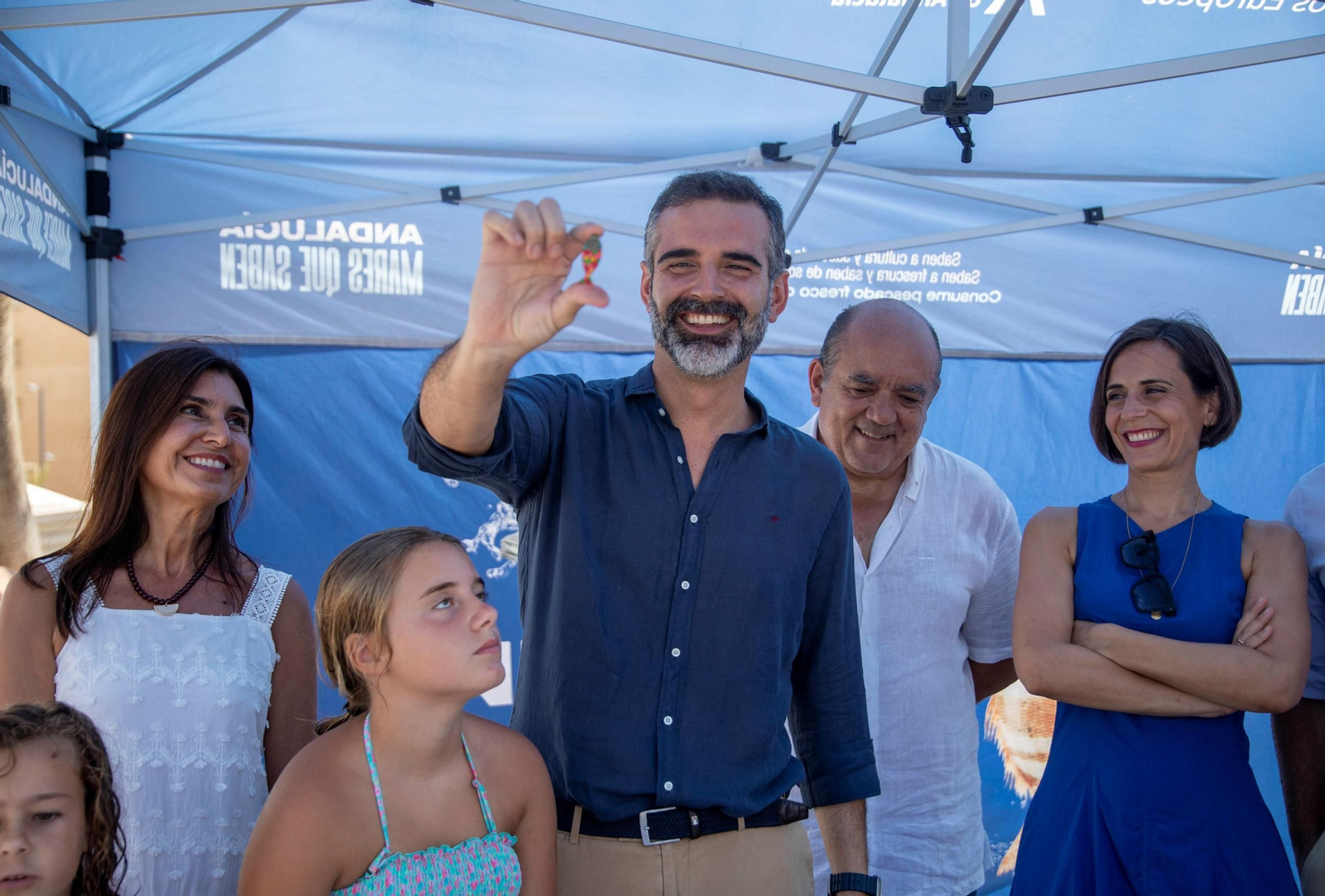 El consejero de Agricultura, Pesca, Agua y Desarrollo Rural de la Junta de Andalucía, Ramón Fernández-Pacheco, presenta la campaña de promoción de productos pesqueros y acuícolas 'Andalucía, mares que saben'.