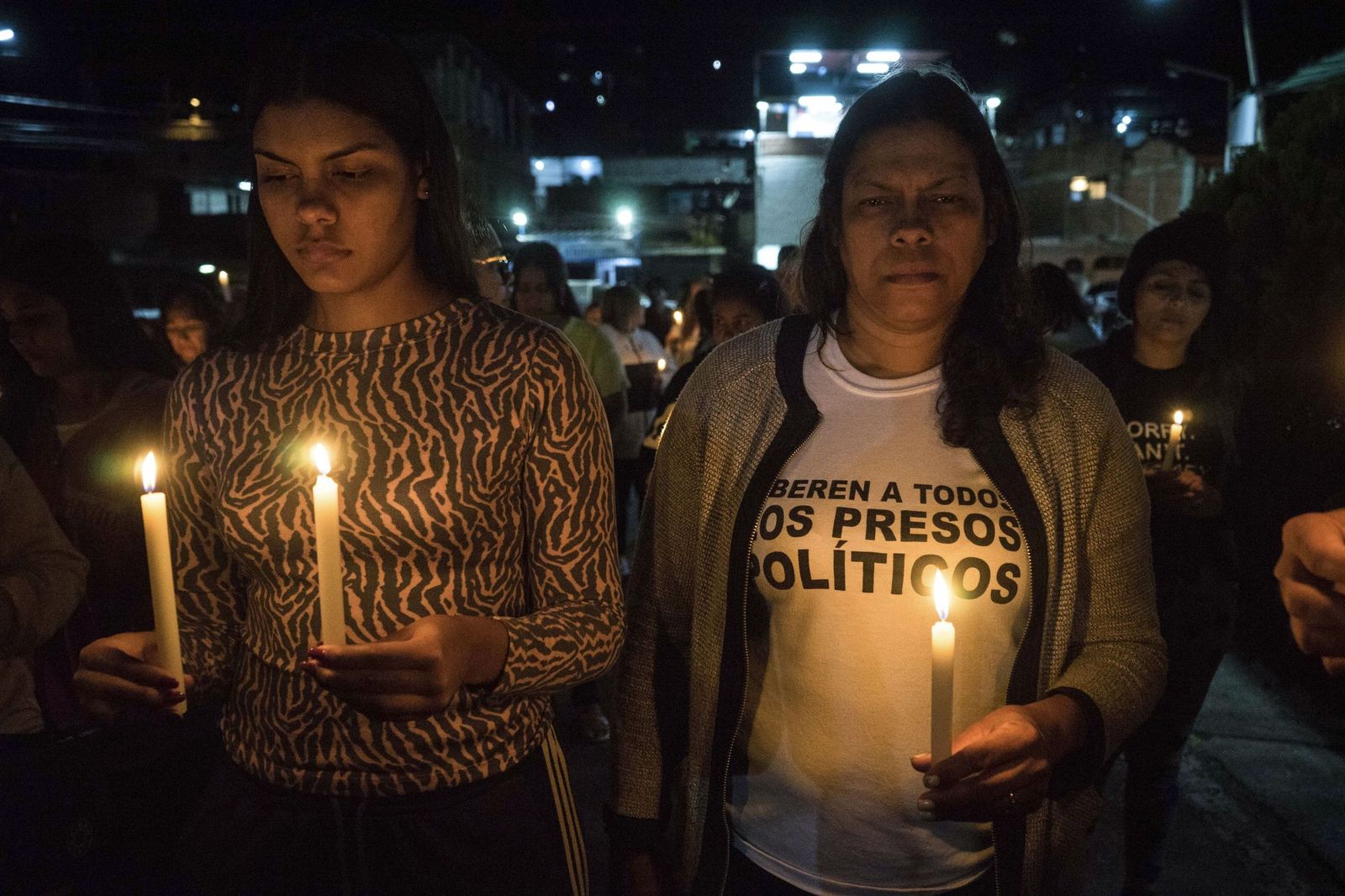 Familias de presos políticos venezolanos en una vigilia en el centro penitenciario Rodeo I este pasado domingo.