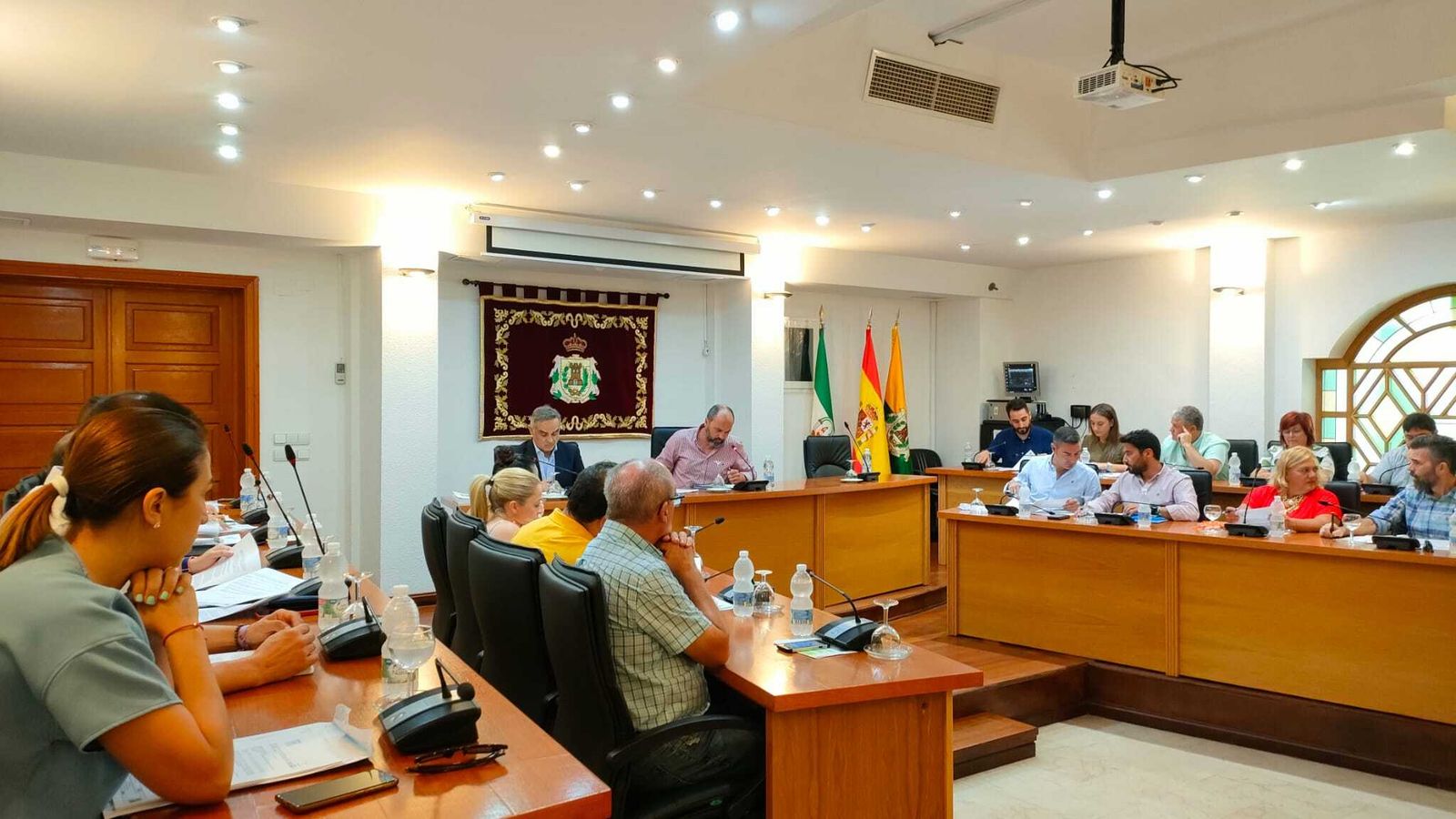 El Pleno del Ayuntamiento barreño ha aprobado este jueves, en sesión extraordinaria, la organización municipal.