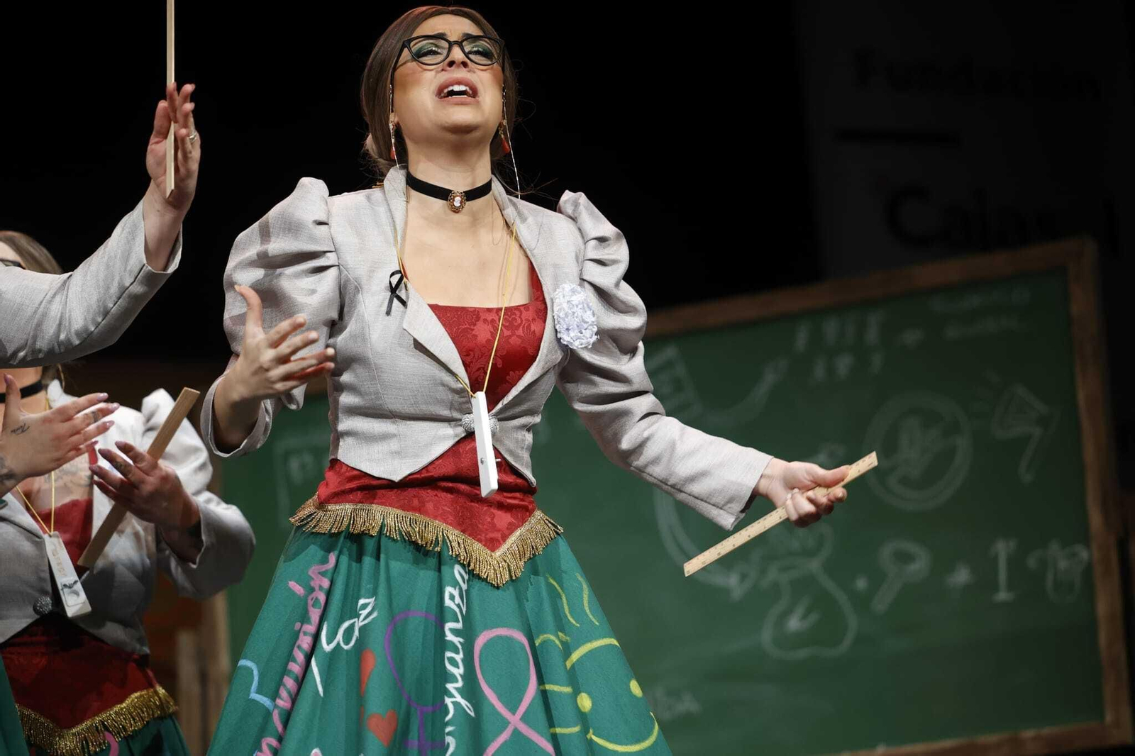 Comparsa 'Las tía de la tiza'.