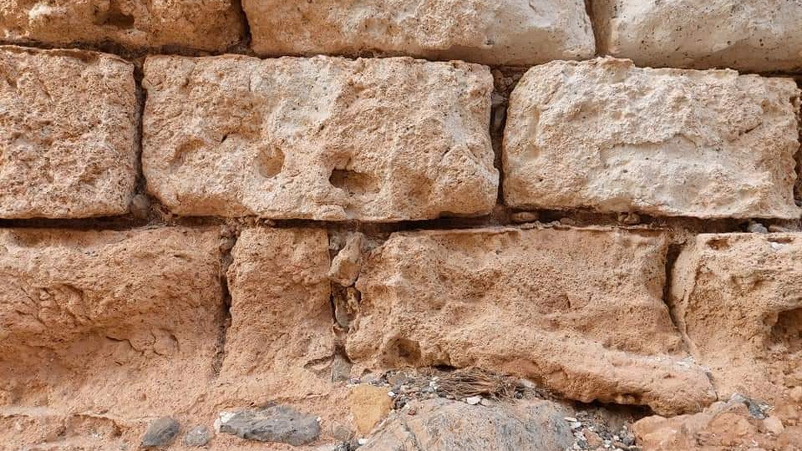 Juntas y mortero entre sillares.