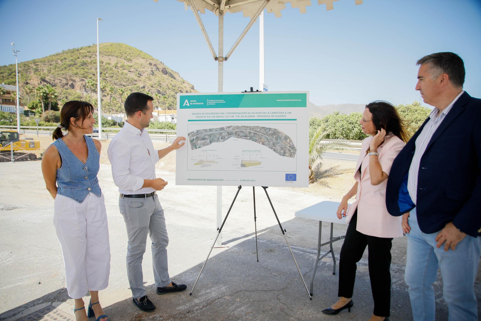 Rocío Díaz, consejera de Fomento, en su visita a la A-348.