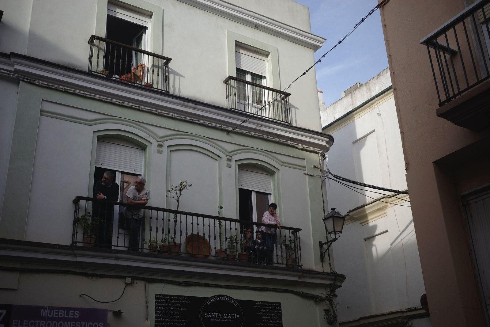 Imágenes de la procesión de la Virgen de los Dolores de Servitas en Cádiz