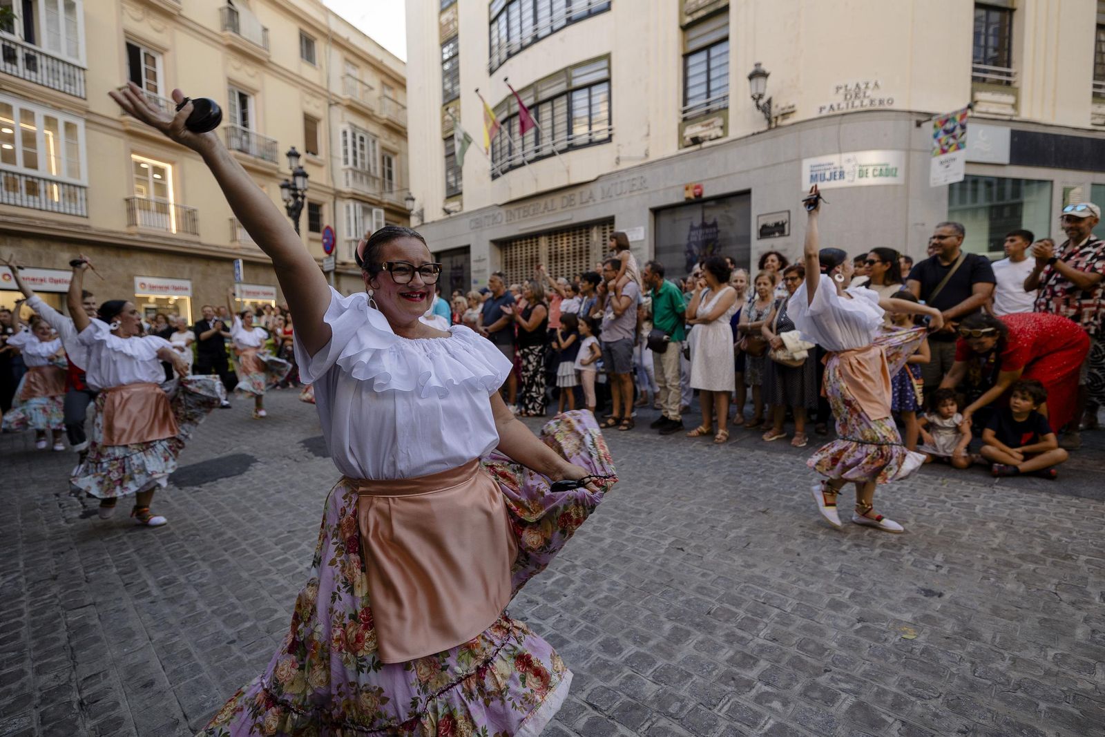 Las imágenes del desfile inaugural del XXX Festival de Folklore Ciudad de Cádiz