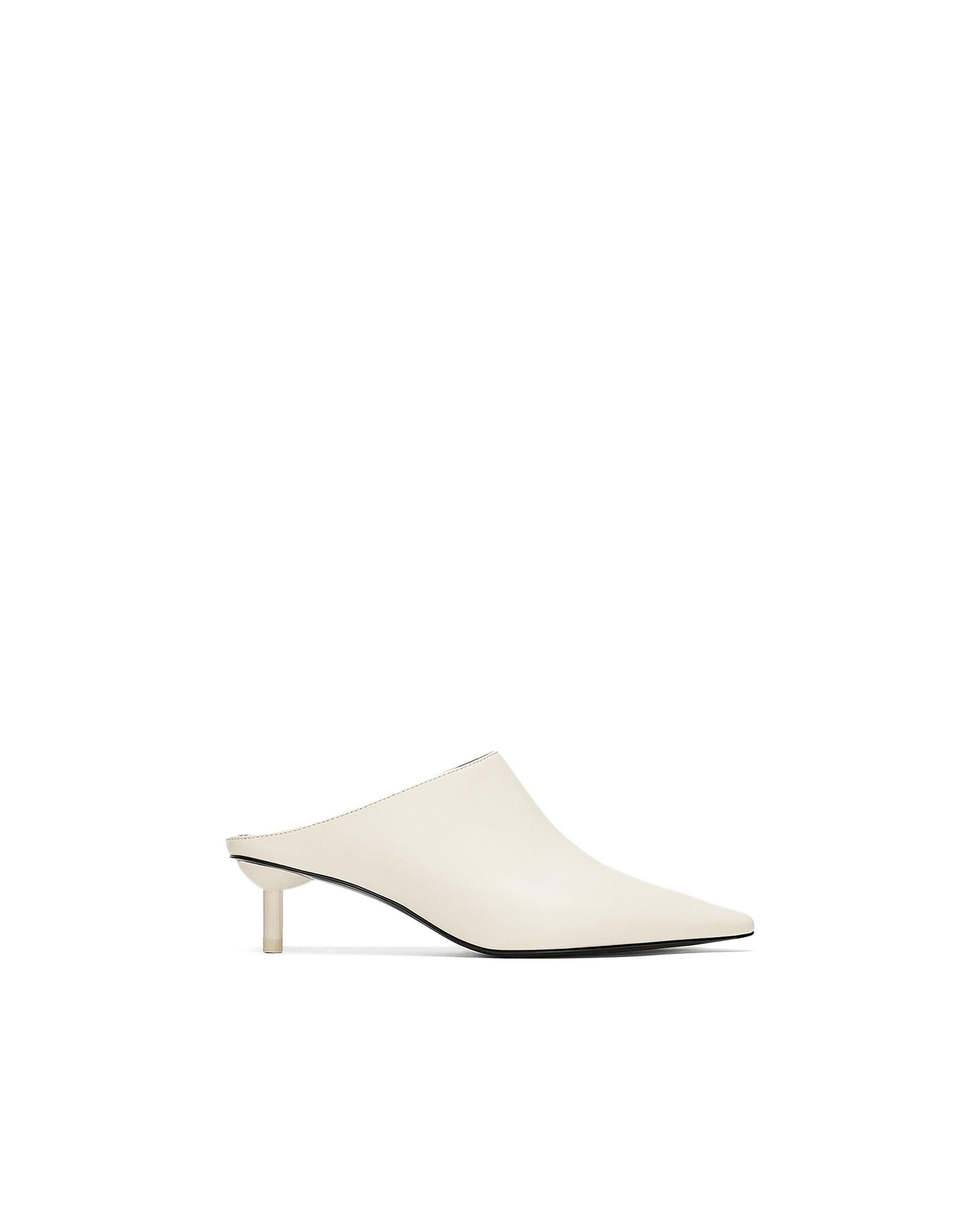 Vuelven los mules: acabados en punta y con un tacón diferente. De Zara. Los mejores zapatos de tendencia esta temporada