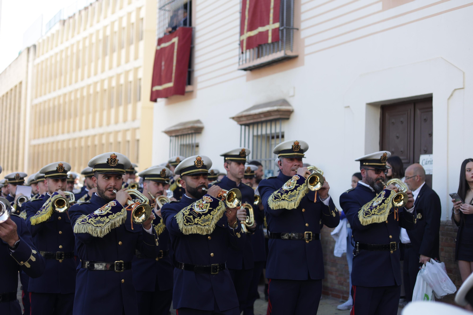 Imágenes de la Hermandad del Descendimiento en la Semana Santa de Huelva 2023