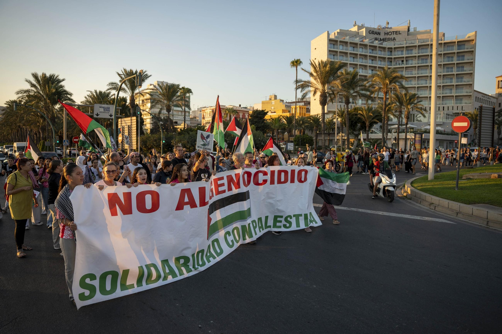Manifestación convocada por la Plataforma Almería por Palestina