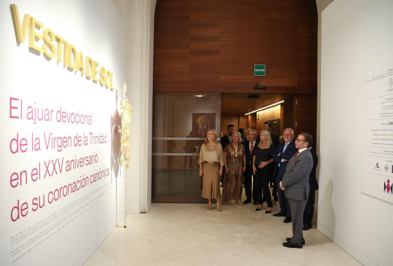 La exposición 'Vestida de Sol' del Cautivo en el Museo de Málaga, en imágenes
