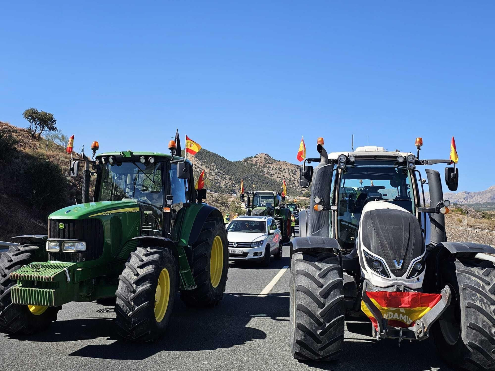 Así ha sido la tractorada que ha recorrido la A92N, por la Comarca de los Vélez