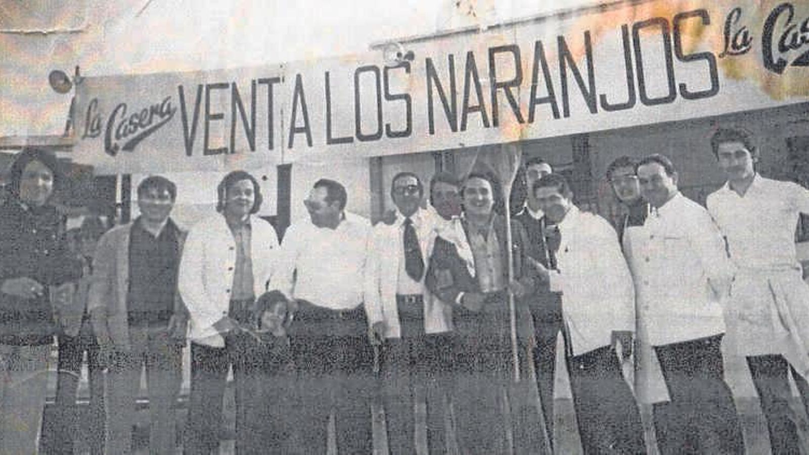 Antonio García Archidona en la Venta Los Naranjos, de la que fue propietario, acompañado por Fernando Esteso y un grupo de empresarios hosteleros. Antonio García Archidona en la Venta Los Naranjos, de la que fue propietario, acompañado por Fernando Esteso y un grupo de empresarios hosteleros.
