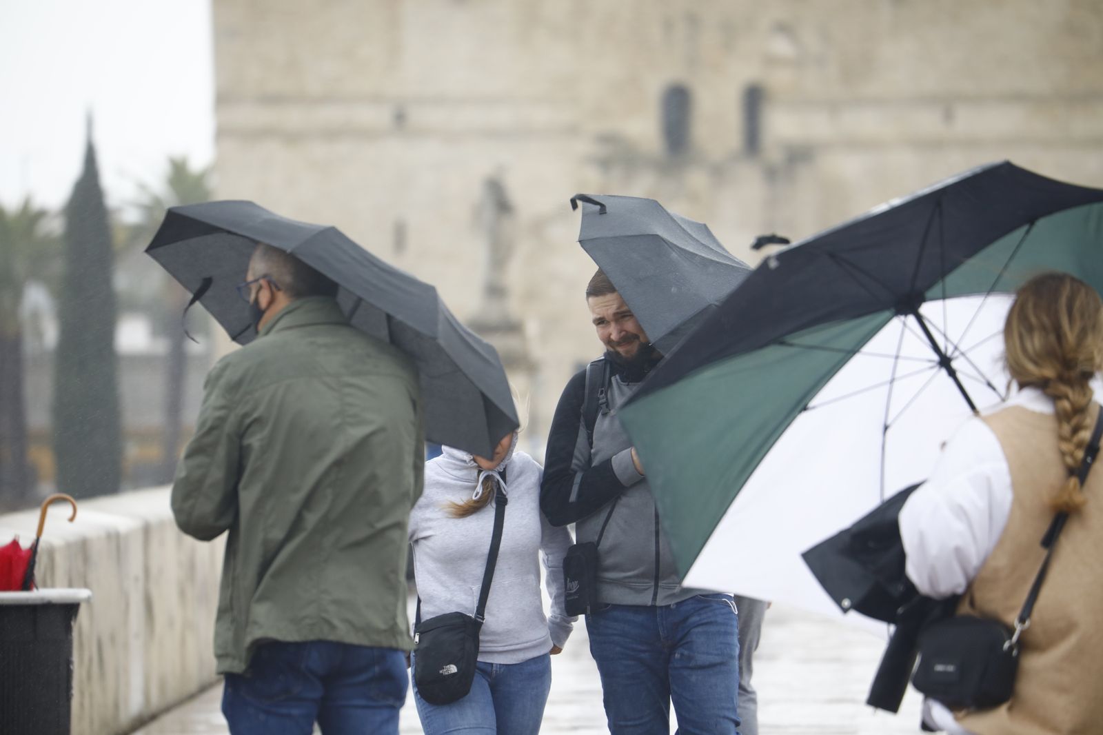 Las fotografías del regreso de la lluvia a Córdoba en pleno puente de Todos los Santos