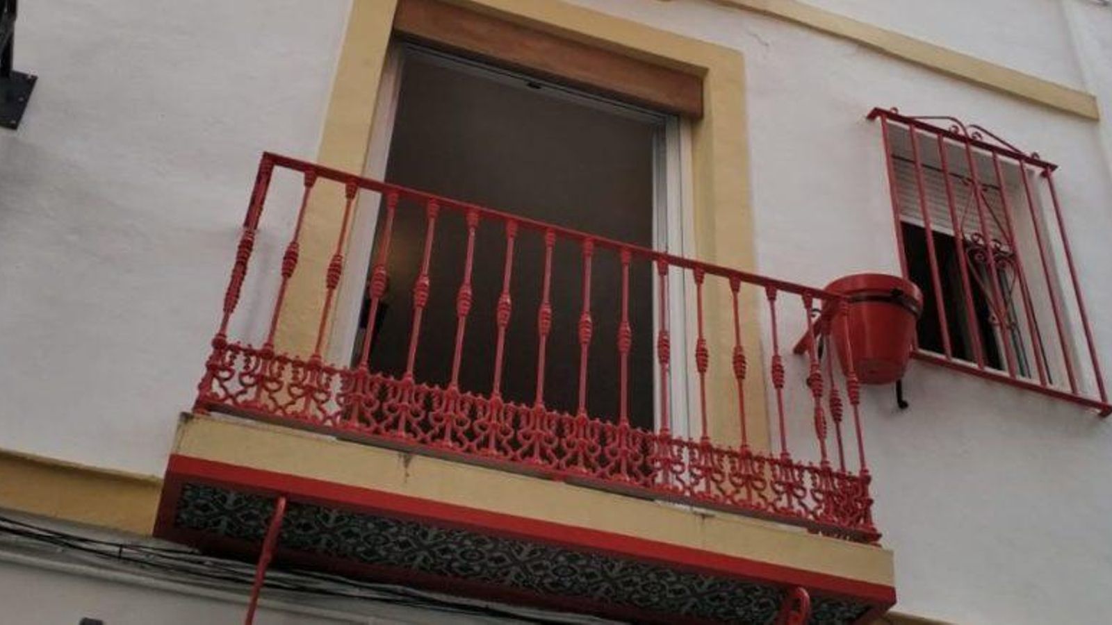 Vista exterior de Lola por Dios Vista exterior de Lola por Dios