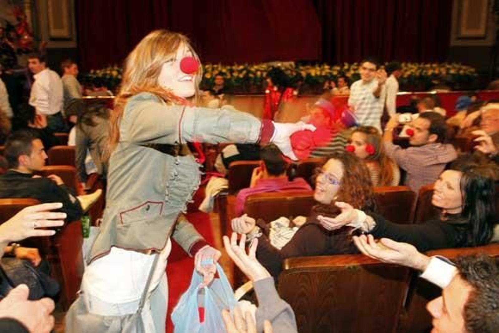 Ambiente en el patio de butacas

Foto: Julio Gonzalez-Jesus Marin-Lourdes de Vicente
