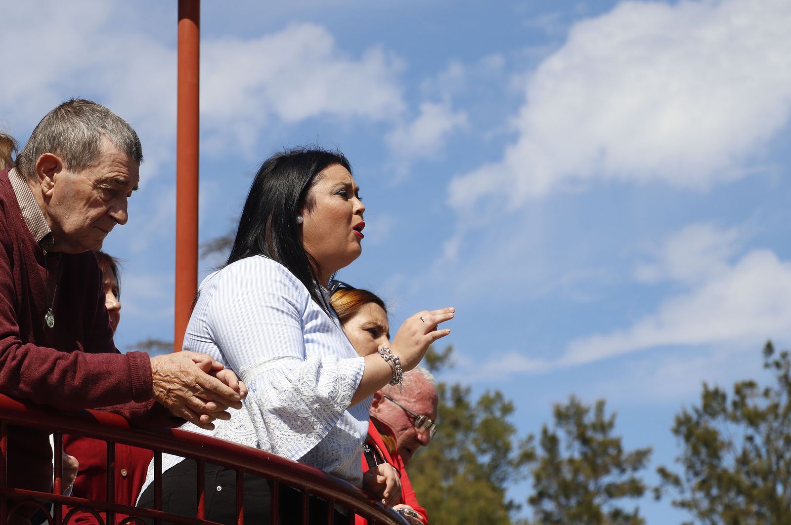 Imágenes del recorrido de la Hermandad de la Redención por las calles de Huelva