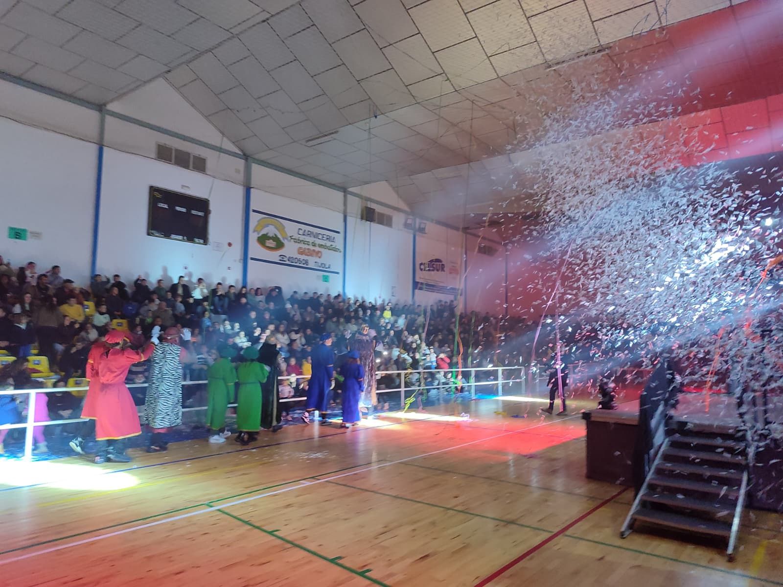 Tíjola vive un espectacular acto de los Reyes Magos.