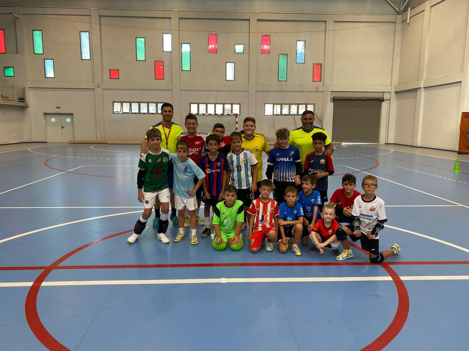 Participantes del "Clinic de Porteros" en el Pabellón Municipal de Dalías.