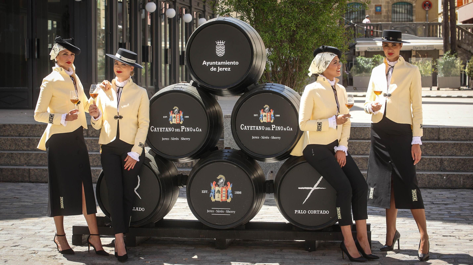 Cayetano del Pino presenta sus nuevos y elegantes uniformes