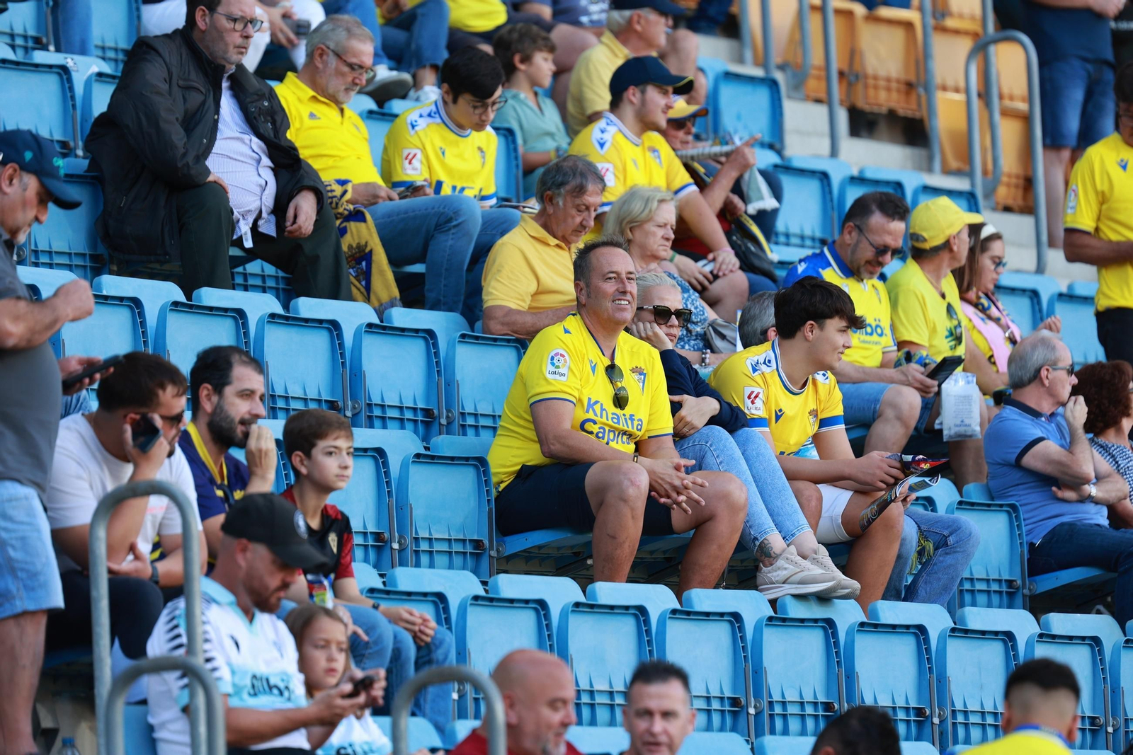 Búscate entre las fotos del partido de fútbol Cádiz CF - CD Eldense