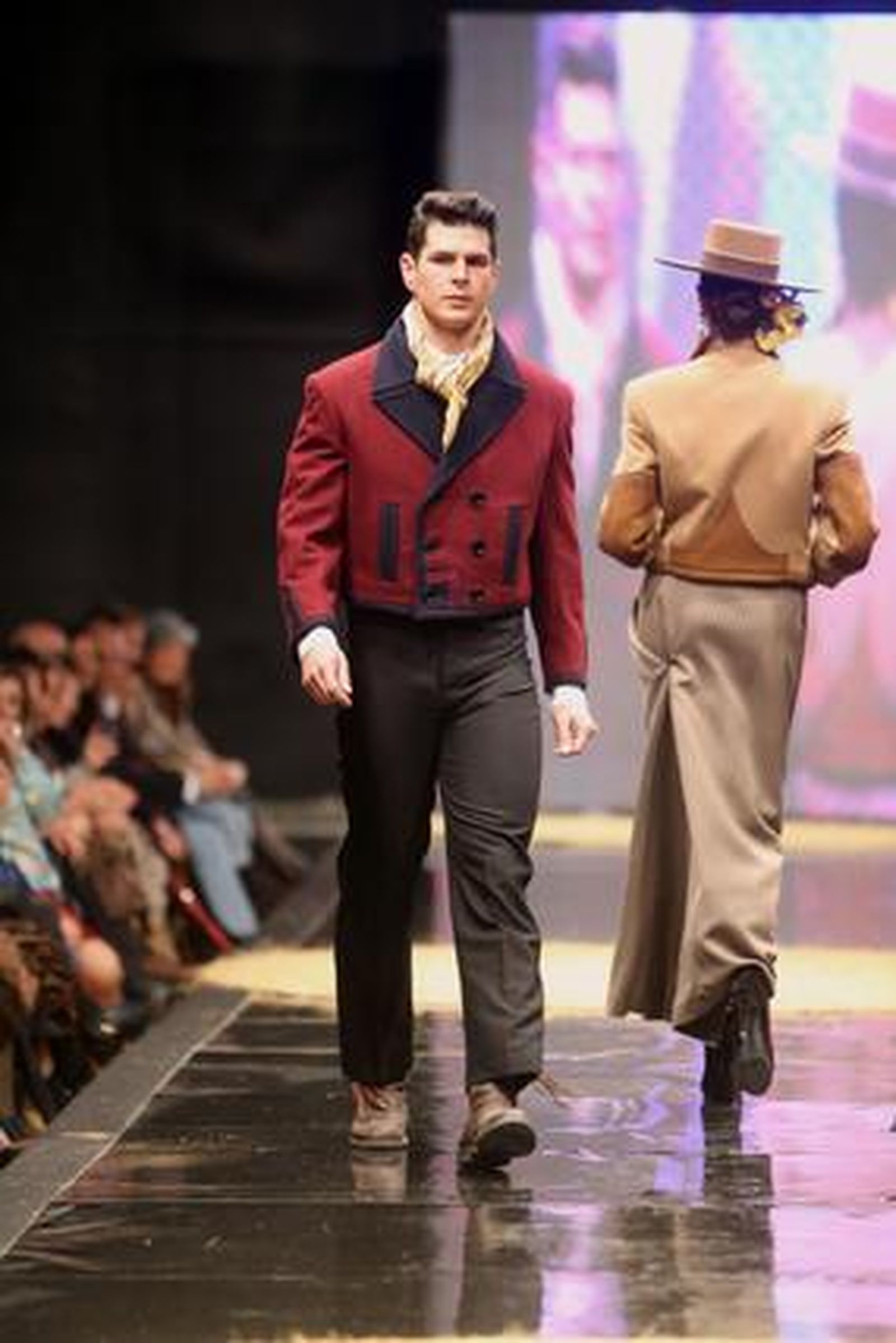 Para componer 'Antología' el diseñador ha hecho una selección de creaciones de líneas anteriores como 'Pasión ecuestre', 'Sueño goyesco' o 'Fantasía taurina'.

Foto: Juan Carlos Corchado