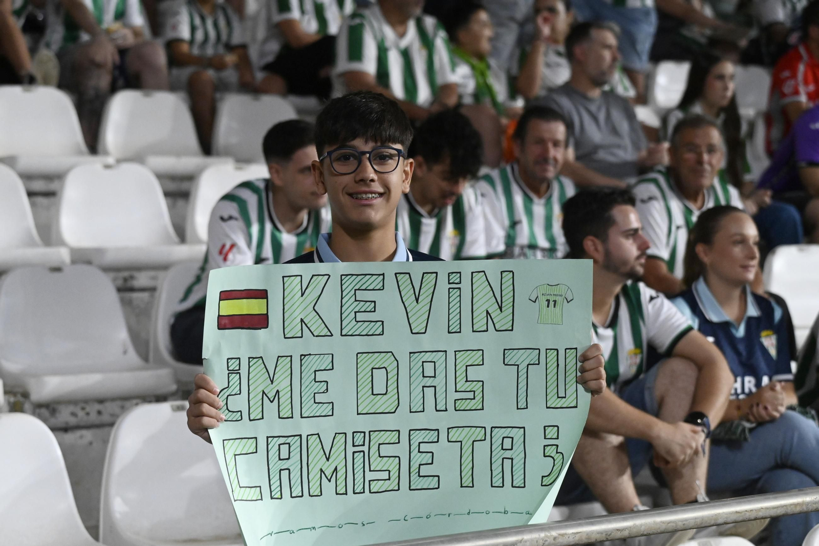 Las mejores fotos del ambiente en El Arcángel para el Córdoba CF - Racing de Santander