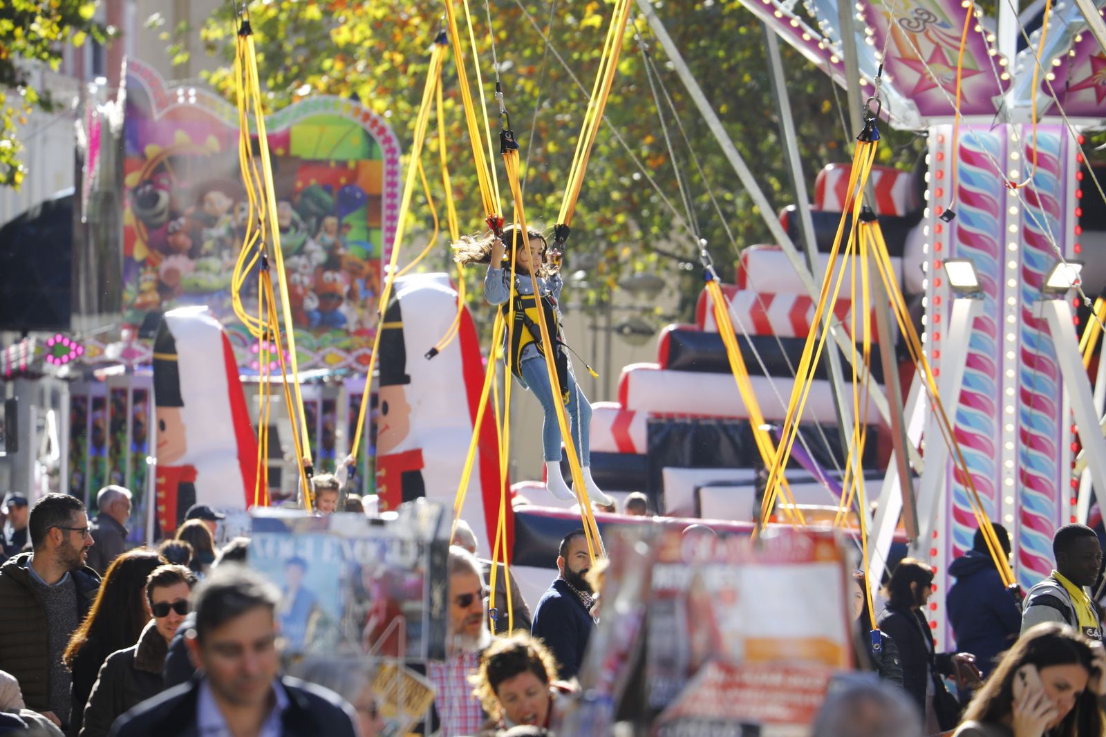 El ambientazo en el Centro de Córdoba para aprovechar el festivo navideño, en imágenes