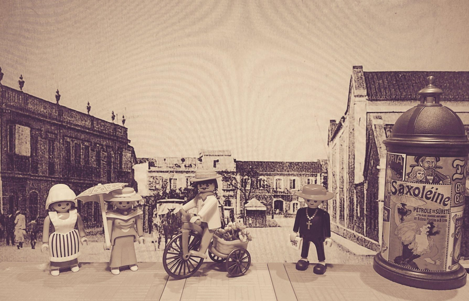 La historia de La Línea, a través de figuras de Playmobil