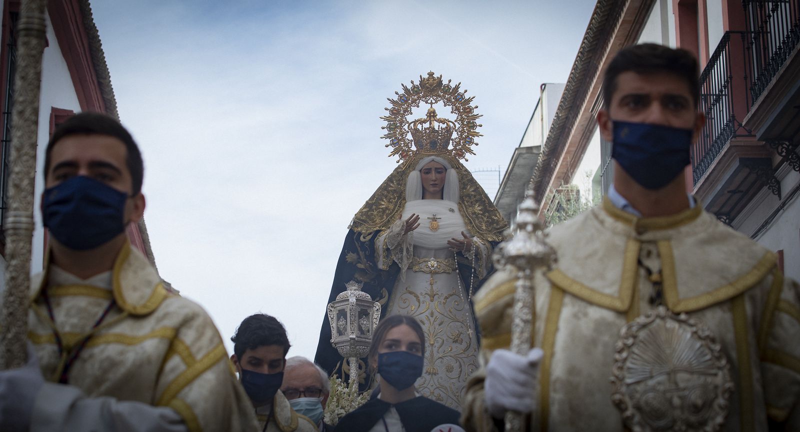 Rosario de la aurora con la Virgen del Dulce Nombre