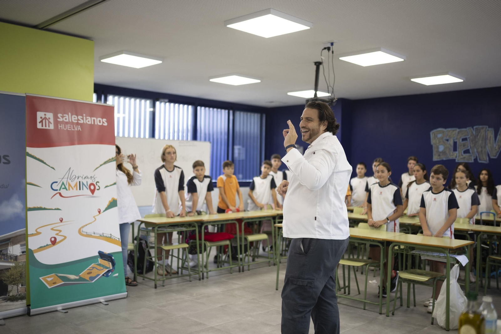 Imágenes del desayuno en el colegio Salesianos en el marco del proyecto de la Fundación Prenauta por el chef  Xanty Elías