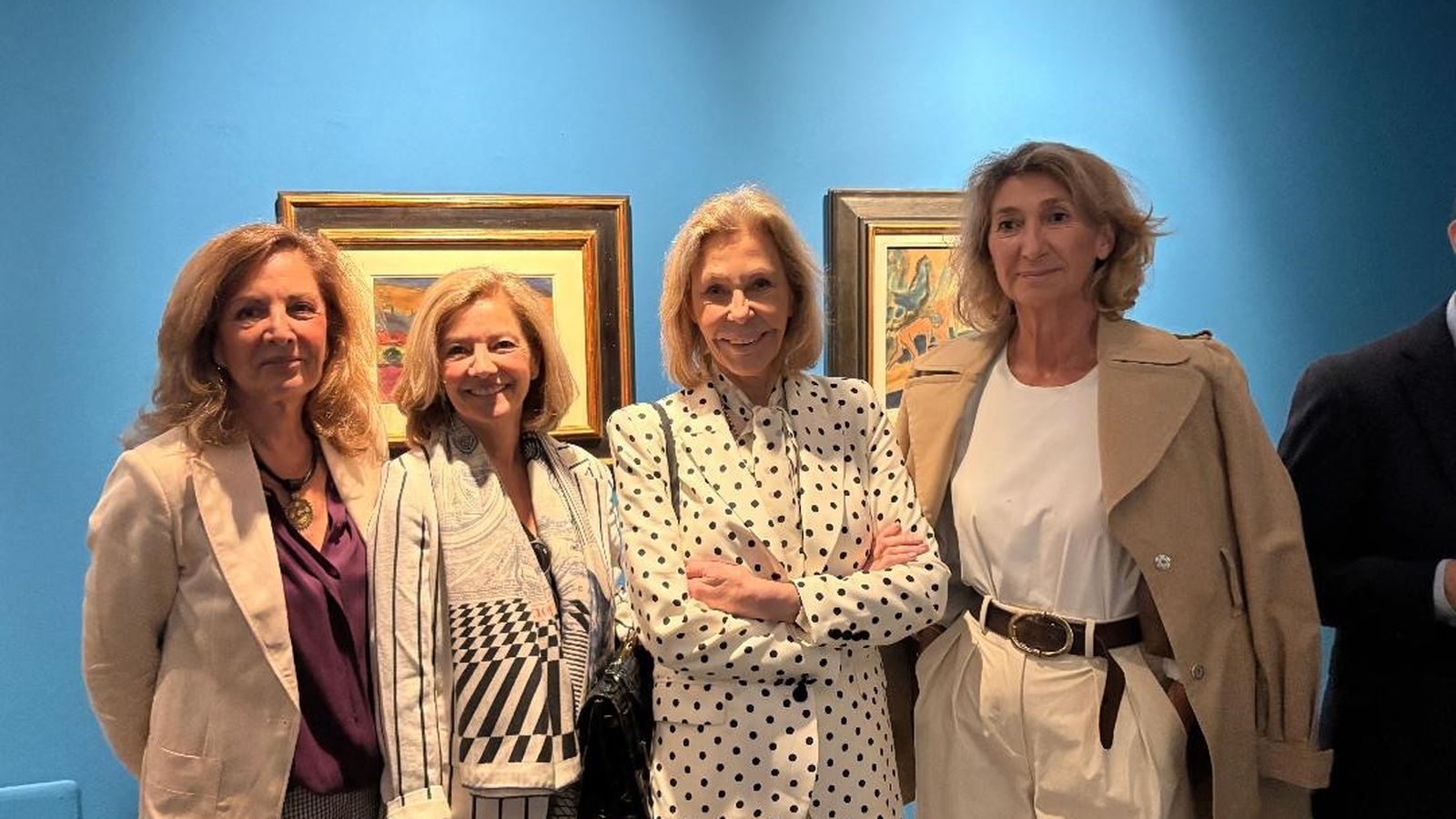 Las hermanas Ángela y Reyes Pacheco Guardiola, Ana Gamazo de Hohenlohe y María Fernández-Durán, durante la inauguración de la exposición en la Fundación Cajasol.