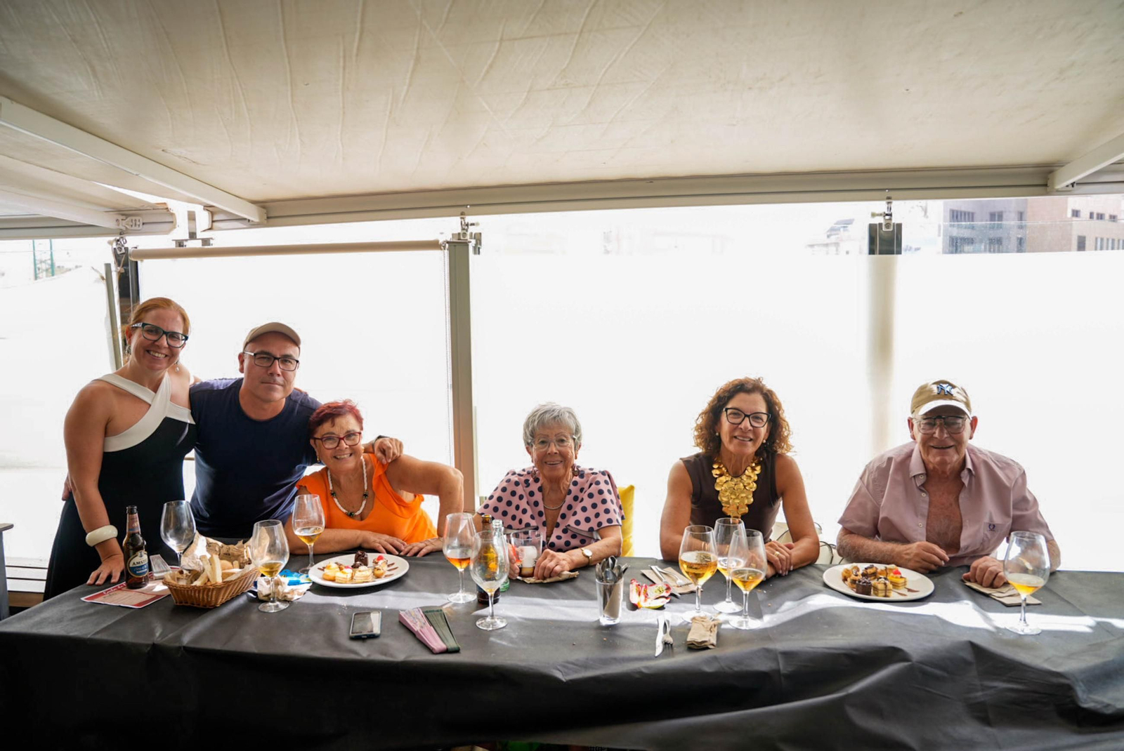 Los almerienses disfrutan del miércoles en la feria de día