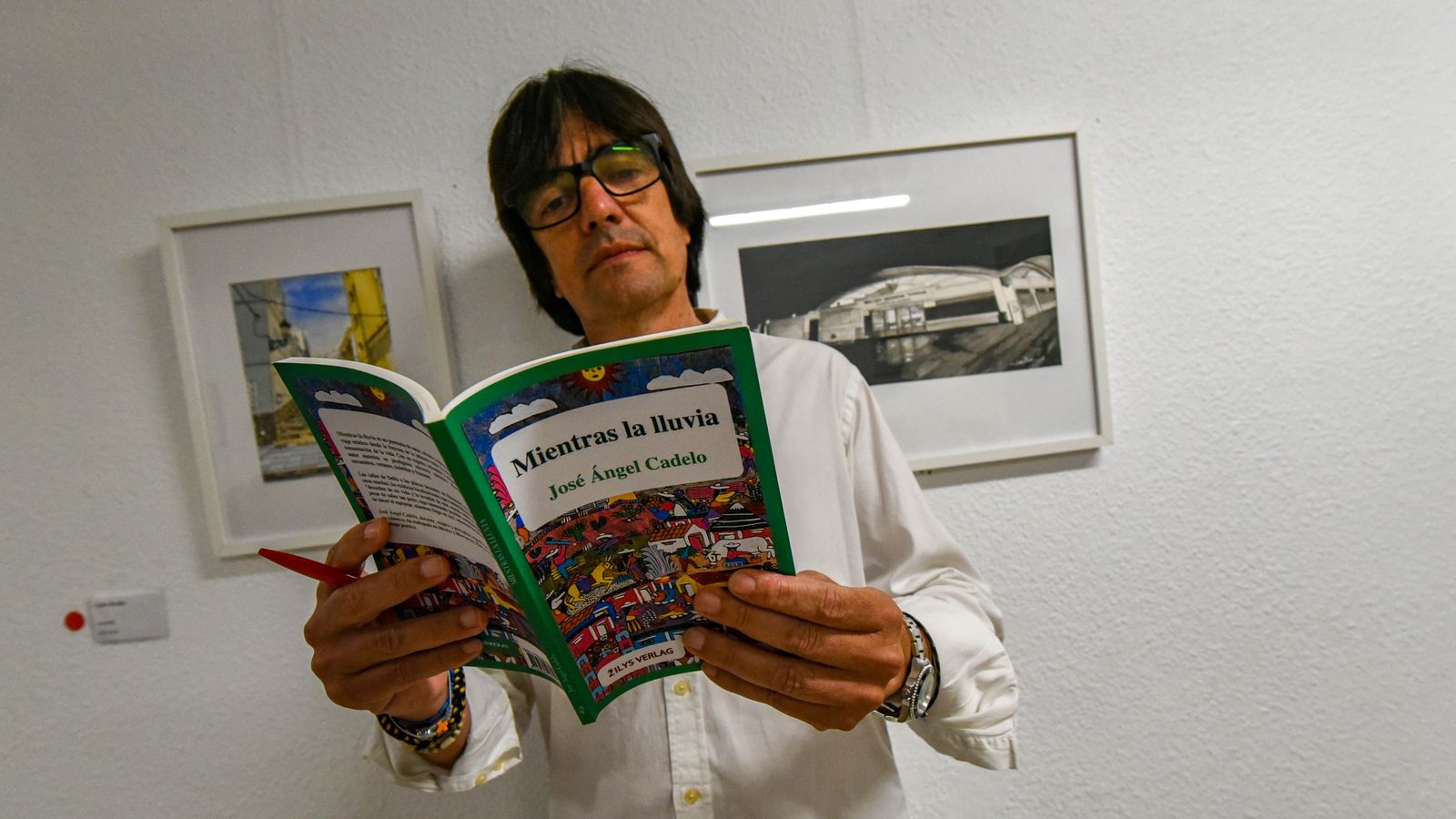 Fotos de la presentación del libro 'Mientras la lluvia' de Jóse Ángel Cadelo