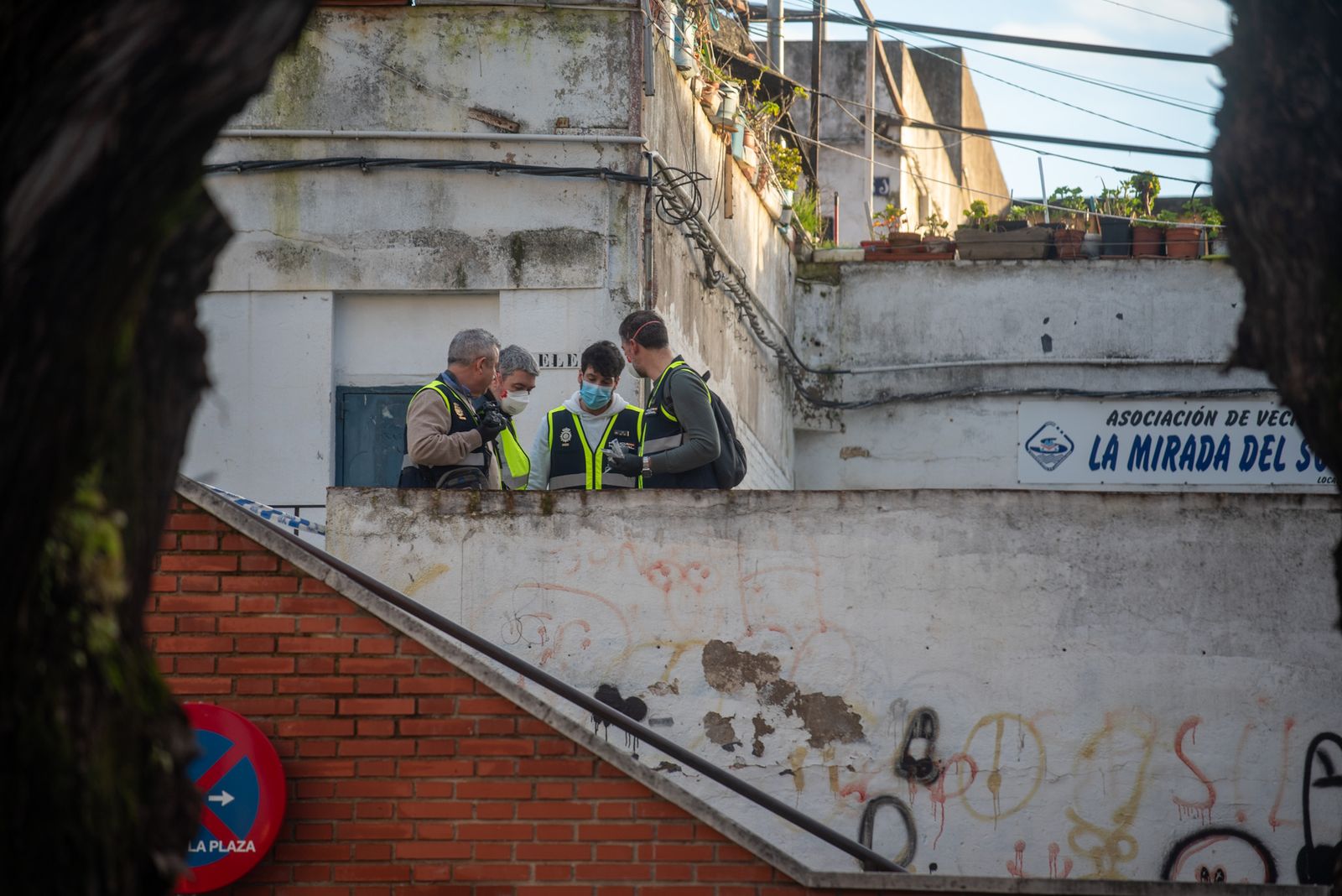 El despliegue policial en Sector Sur tras el apuñalamiento de un hombre, en imágenes