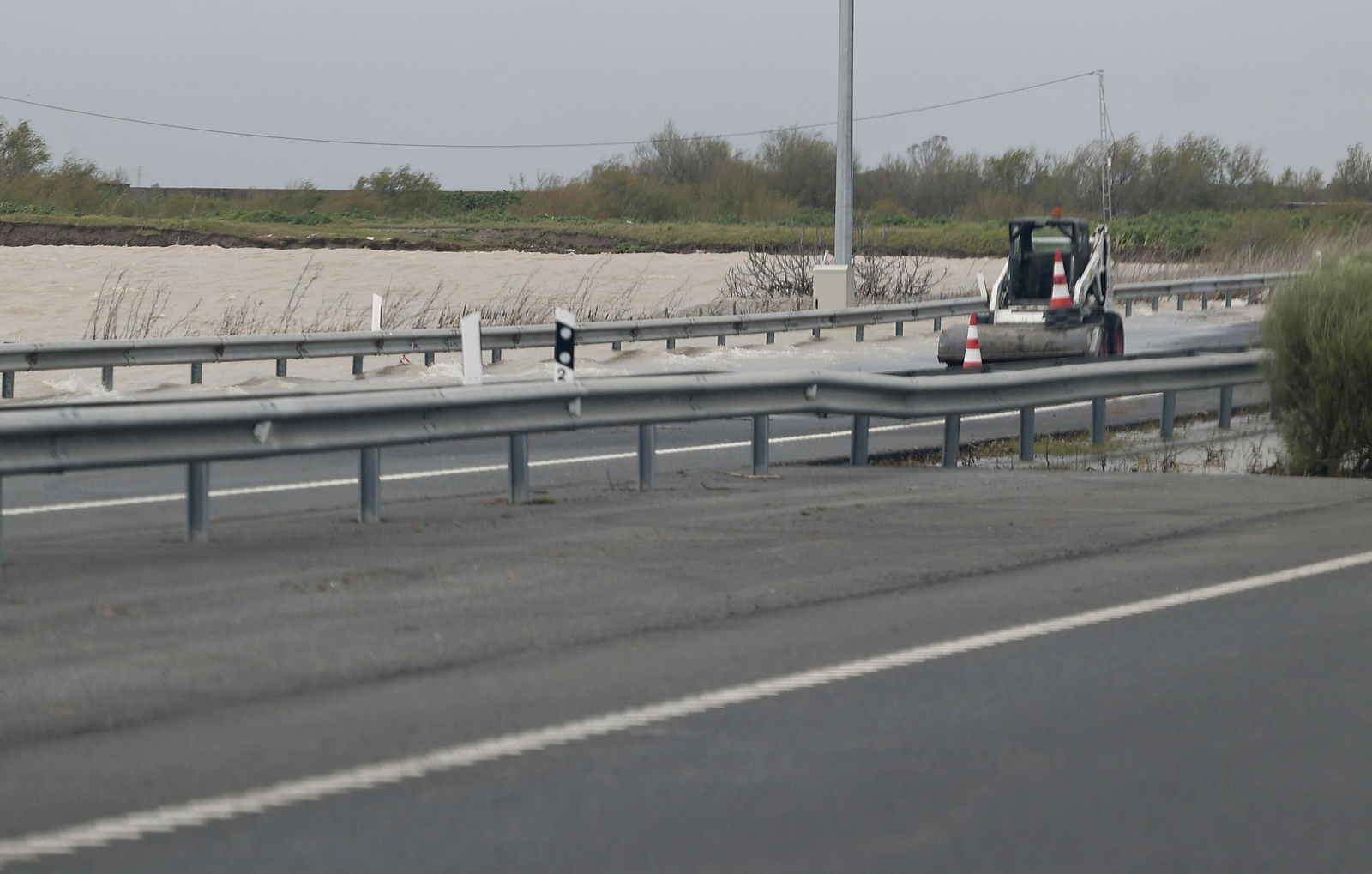 Las imágenes de las inundaciones en Los Palacios y las Cabezas de San Juan