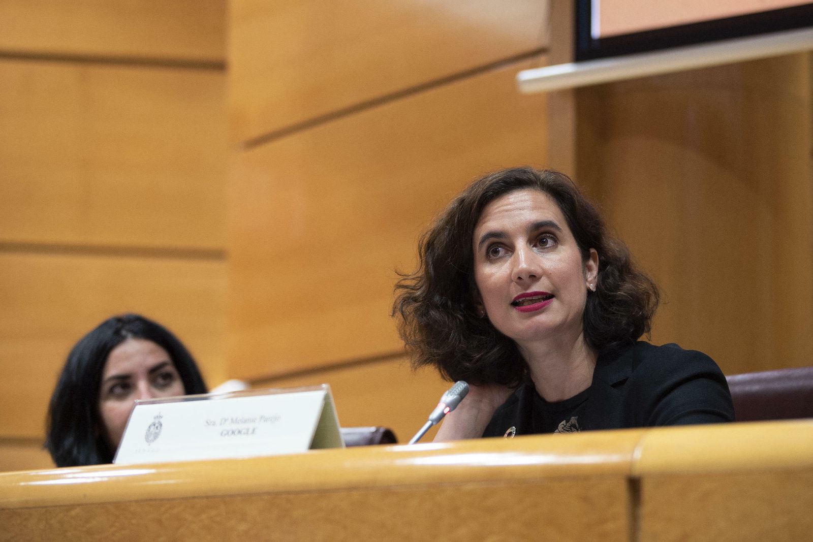 Melanie Parejo McWey, manager de Alianzas Estratégicas de Youtube, imparte la conferencia inaugural.