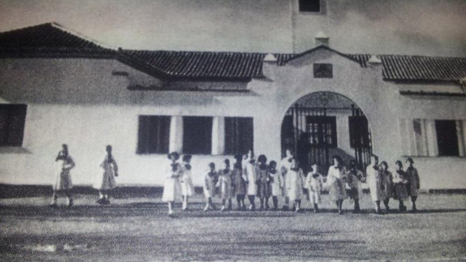 Alumnos en el antiguo colegio Elcano, que empezó a funcionar en la década de los años 50.