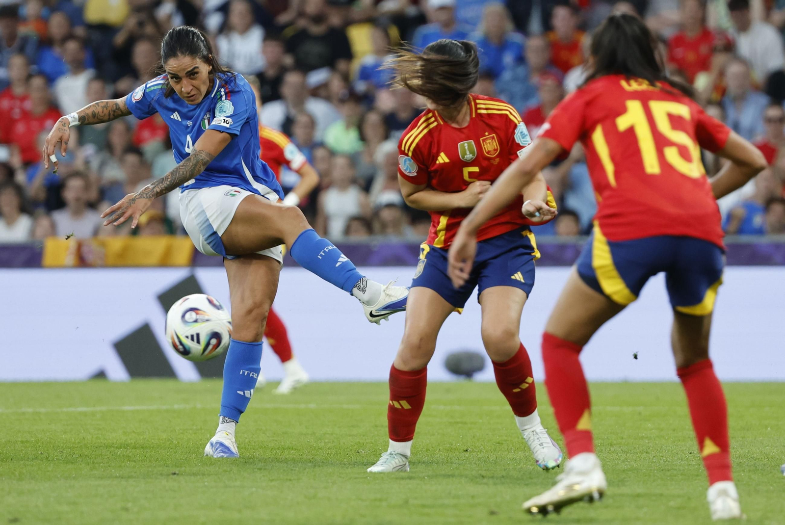 Las fotos del Italia - España de la Eurocopa femenina