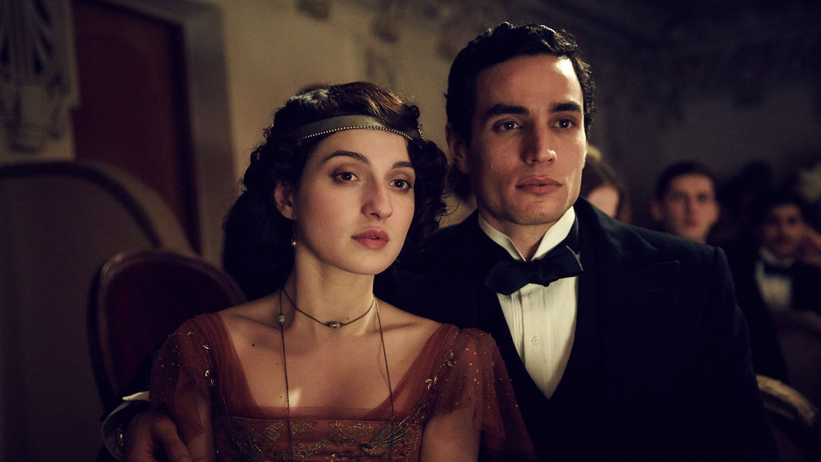 Fotograma de 'Ali y Nino' con Adam Bakri y María Valverde.