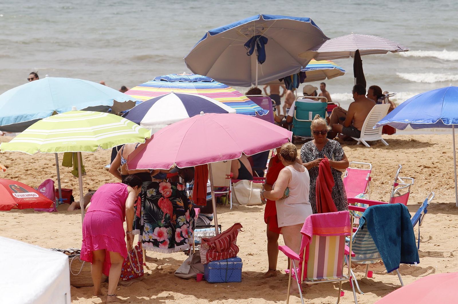 Un día en las playas de Huelva, en imágenes