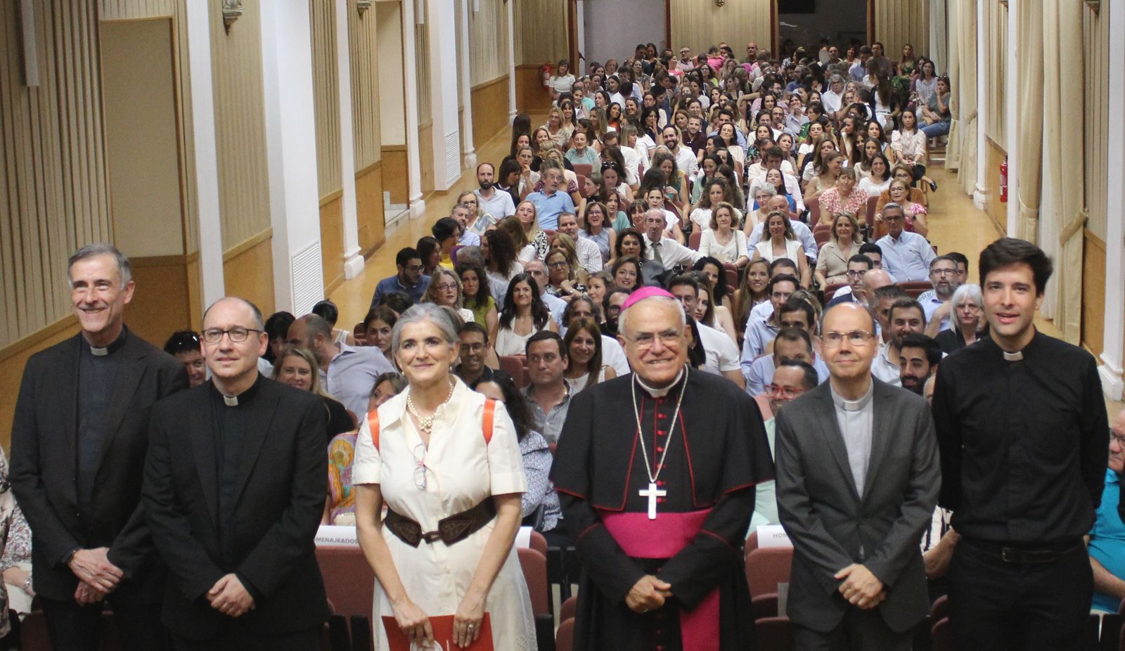 El obispo de Córdoba, en el centro, en la inauguración del curso de la Fundación Santos Mártires.