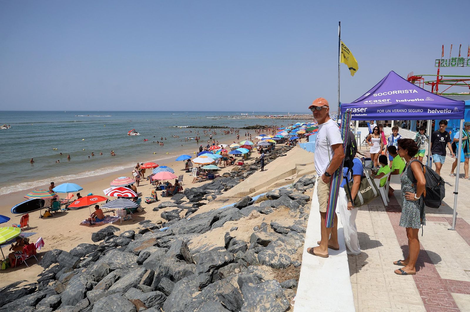 Imágenes del caluroso día en la playa de Matalascañas