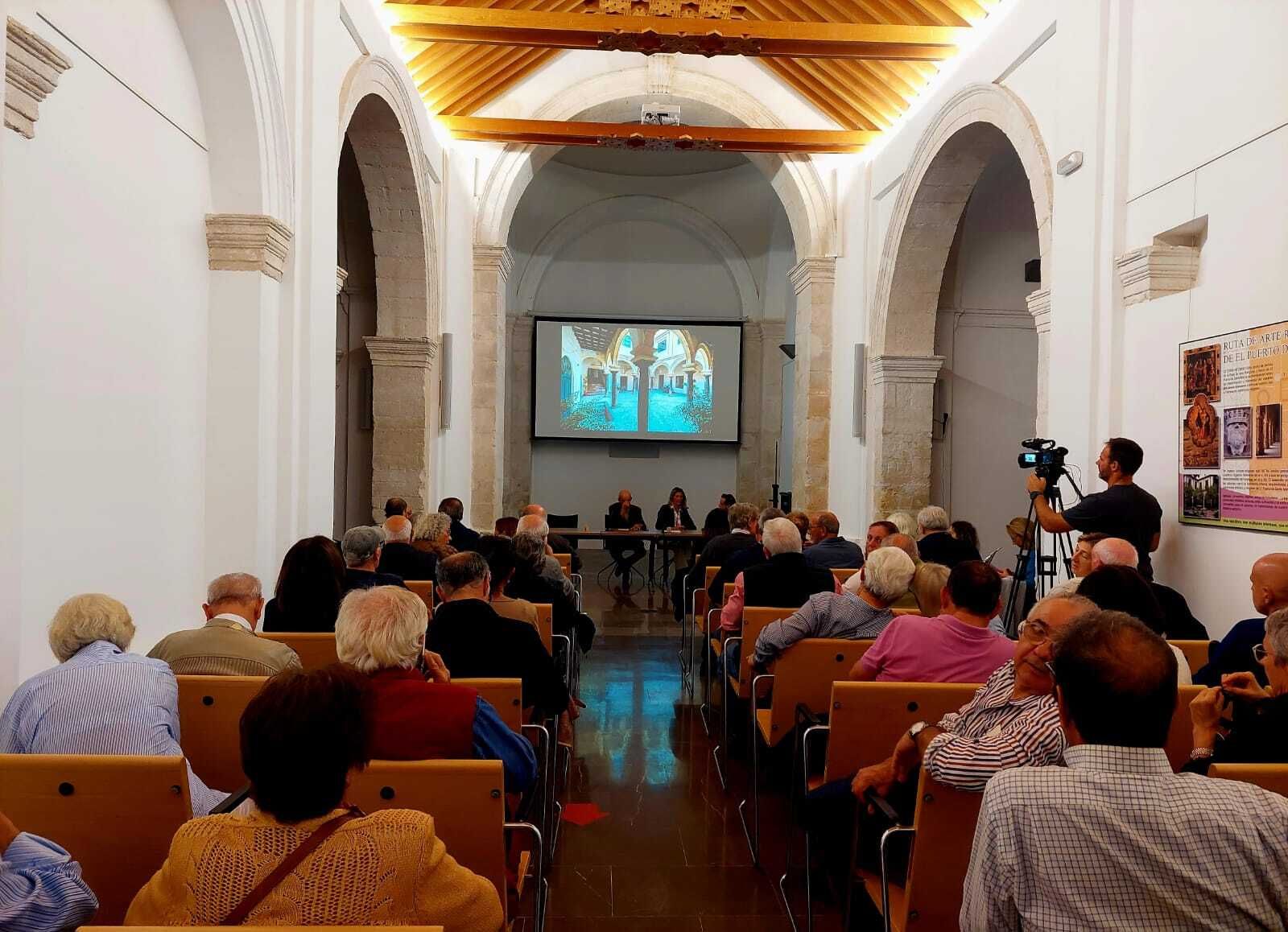 La charla explicativa tuvo lugar en la antigua Ermita de Santa Clara.