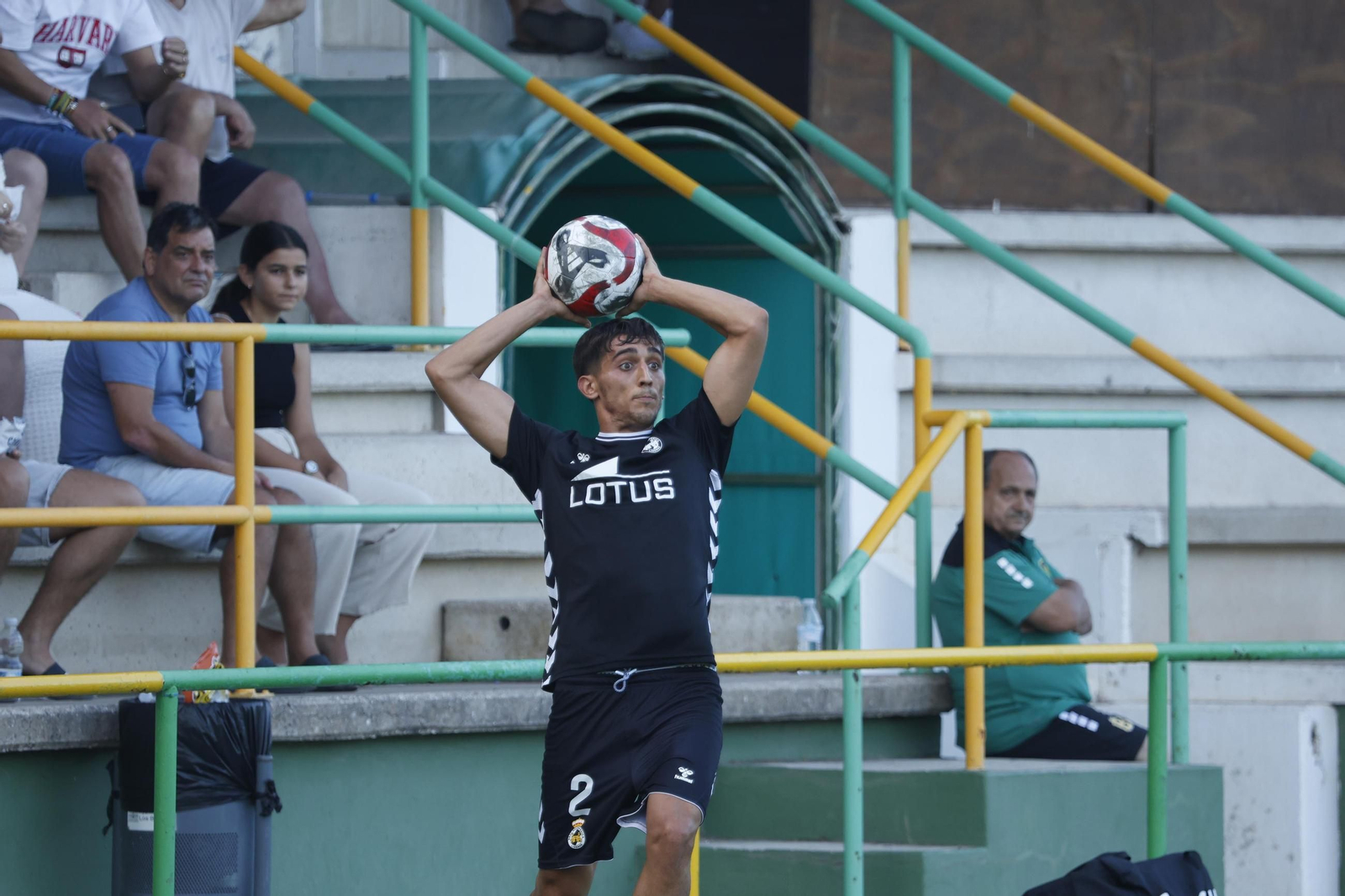 "Las fotos del partido de entrenamiento de la Balona con el Mons Calpe de Gibraltar"