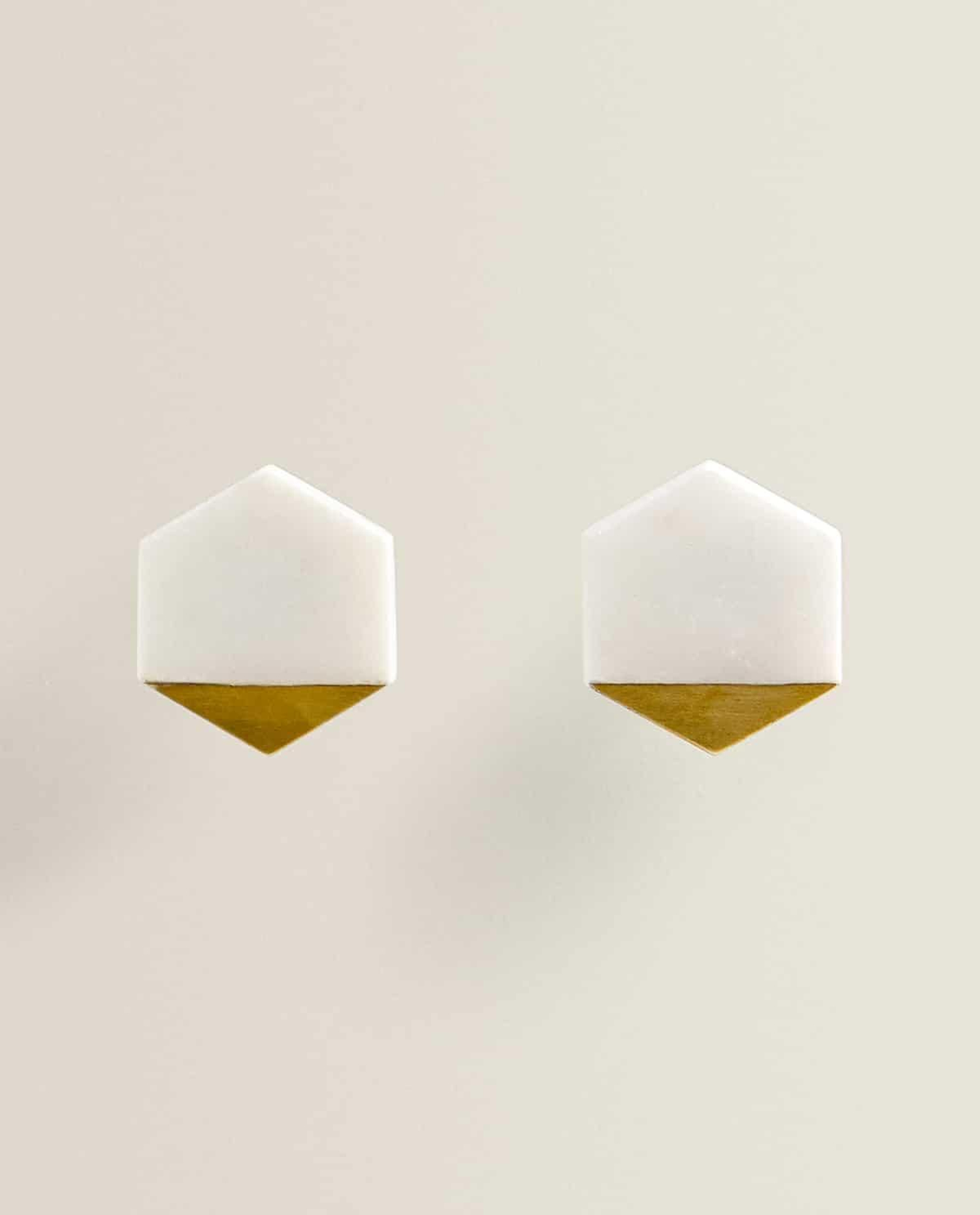 Tiradores de mármol.