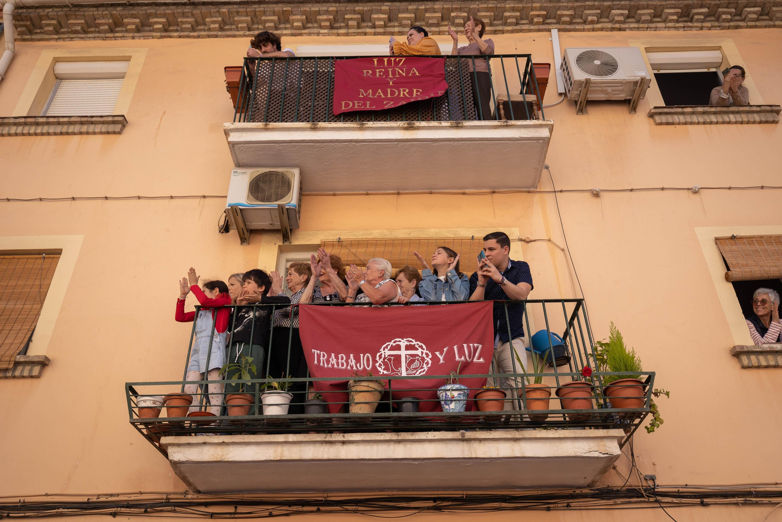 Crónica gráfica del Lunes Santo en Granada