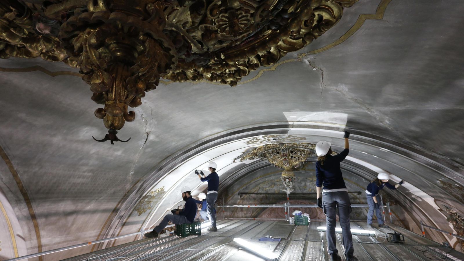 Los trabajos de restauración en el coro de la Magdalena.
