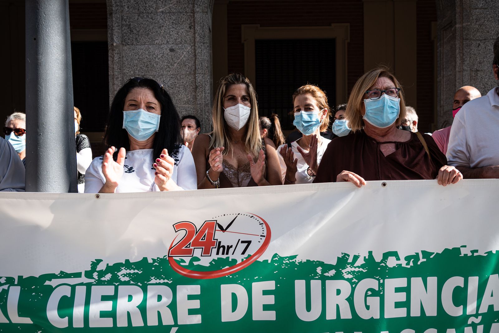 Imágenes de la concentración de los vecinos de Almonte por el servicio de urgencias