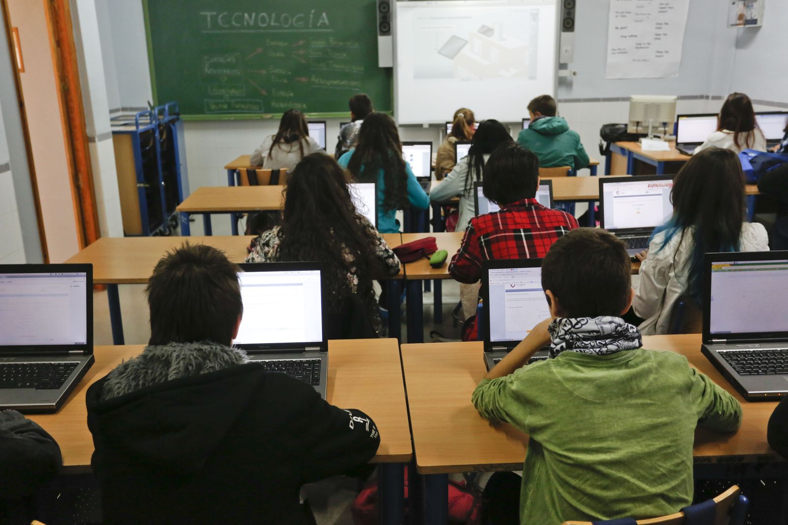 Alumnos de Secundaria durante una clase.